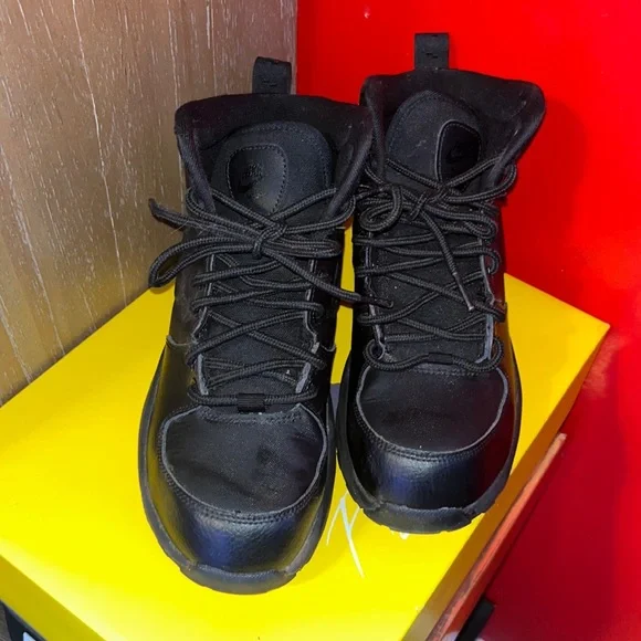 ACG Nike boots like new!!! - Picture 1 of 5